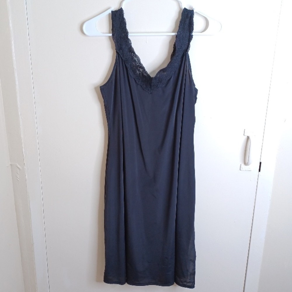 VANITY FAIRvStyle 10-073 Full Length Anti-Static Slip.  Size 38/44 Black